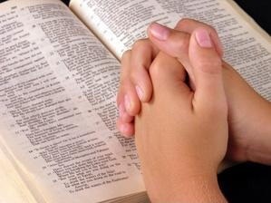 gallery/praying-hands-bible